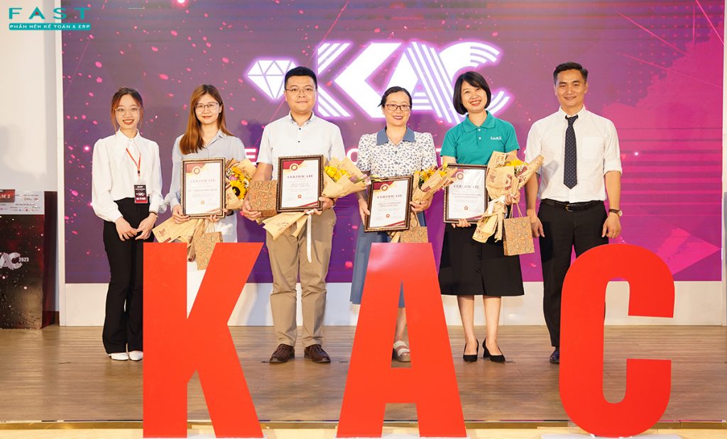 FAST tài trợ Bạc cho cuộc thi KLE Audit Competition 2023