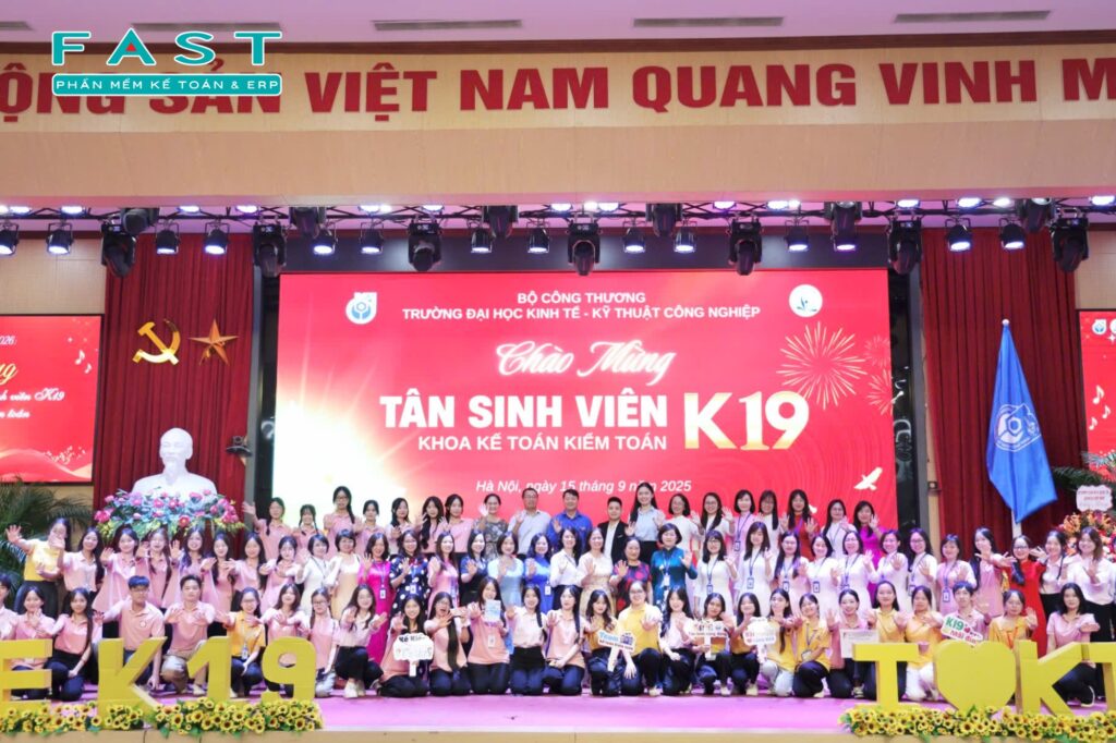 fast-uneti-khai-giang-2025-1