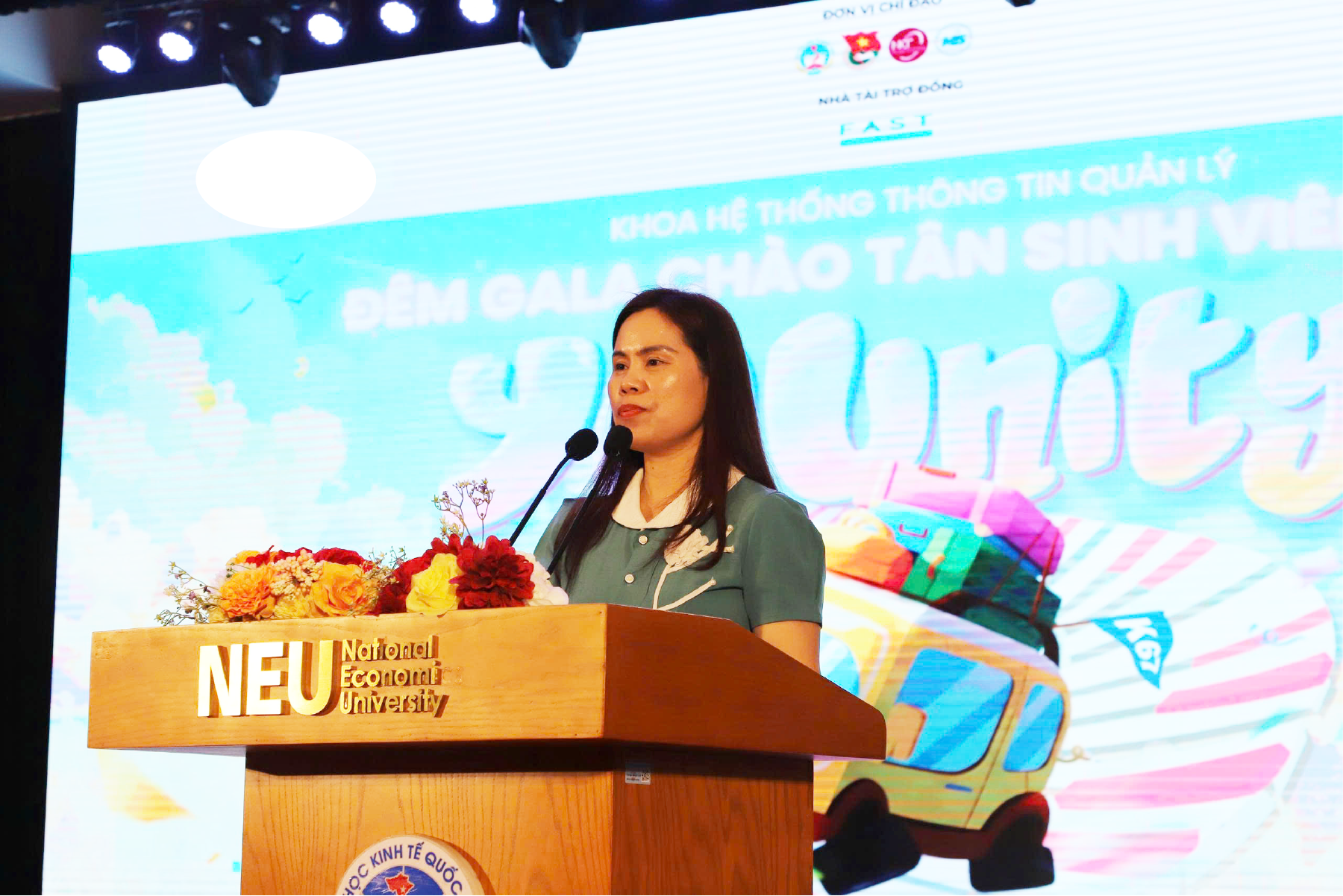 Trưởng Khoa Hệ thống thông tin quản lý - TS. Nguyễn Thị Bạch Tuyết phát biểu tại đêm Gala