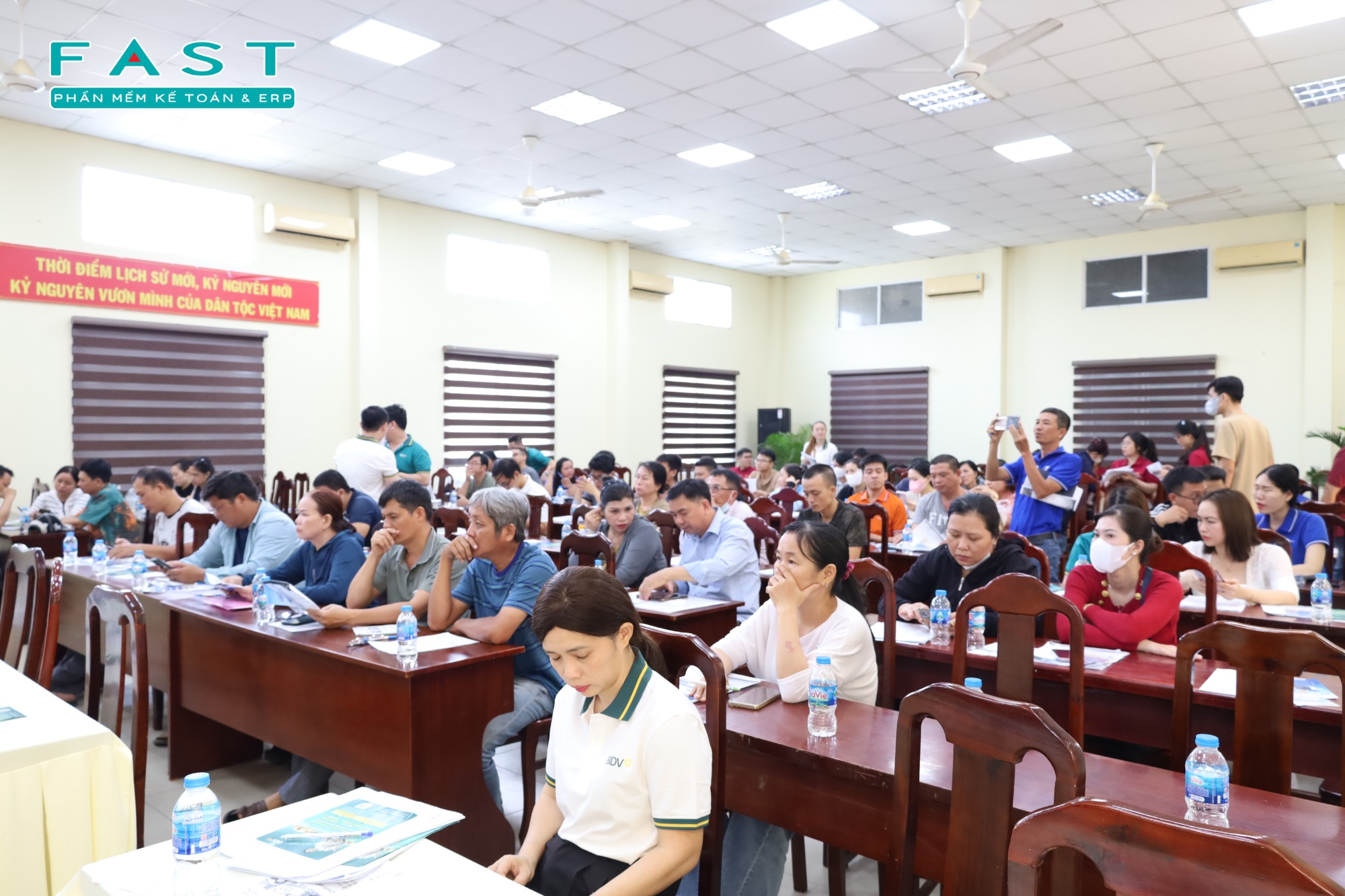 fast-tham-du-hoi-nghi-huong-dan-ho-kinh-doanh-ke-khai-thue-tai-tp-hcm