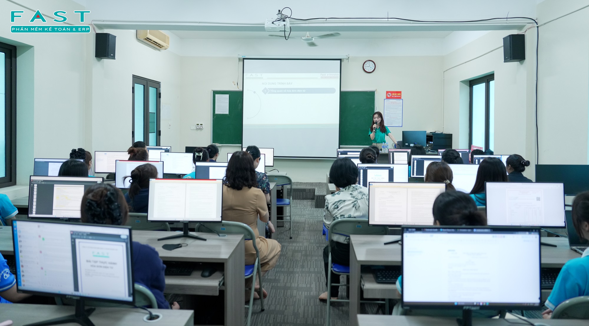 FAST và Cao đẳng Thương mại và Du lịch Hà Nội tổ chức Workshop hóa đơn điện tử
