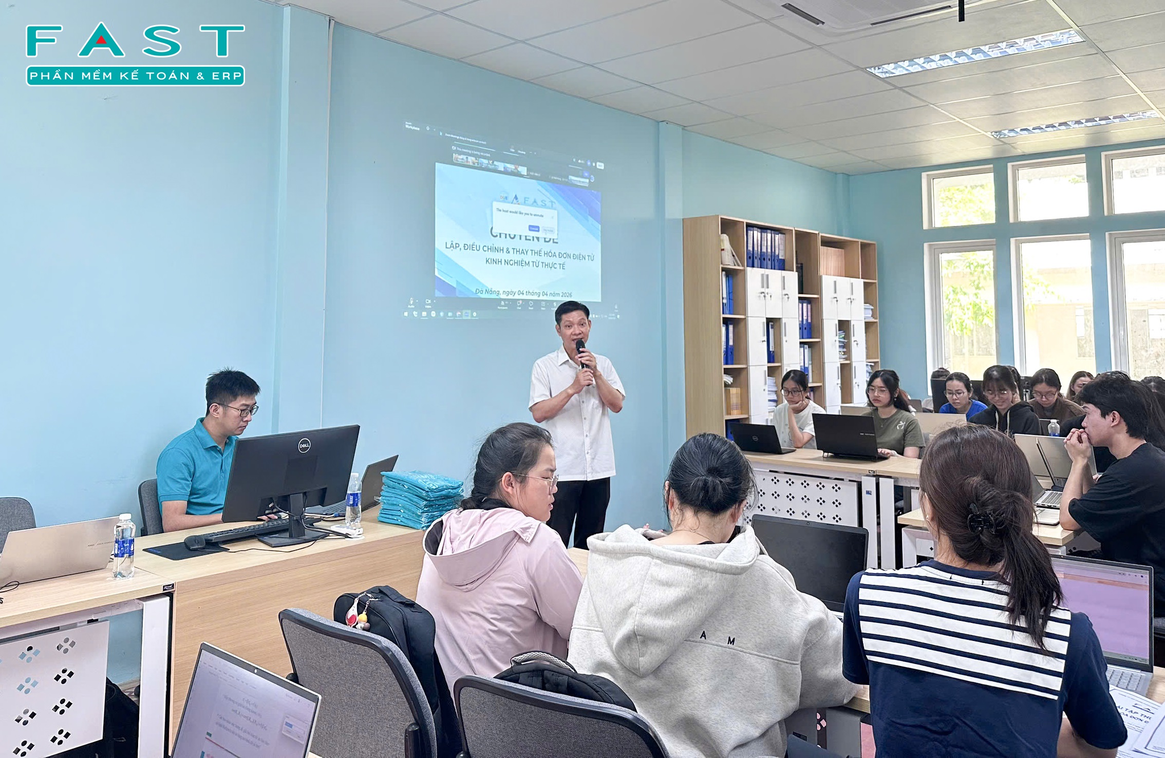 FAST tổ chức chuyên đề hóa đơn điện tử tại Đại học Kinh tế - Đại học Đà Nẵng