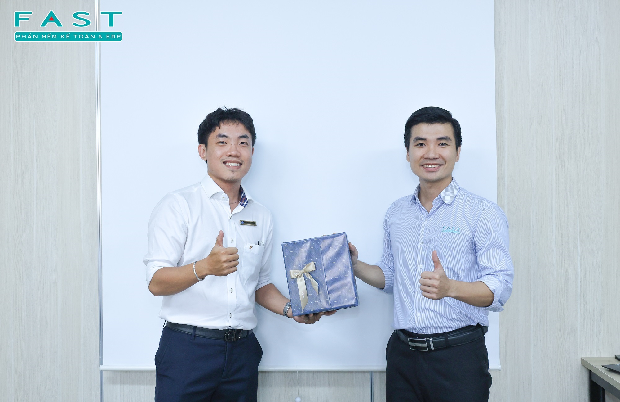 Sinh viên Đại học Mở TP.HCM tham quan văn phòng FAST