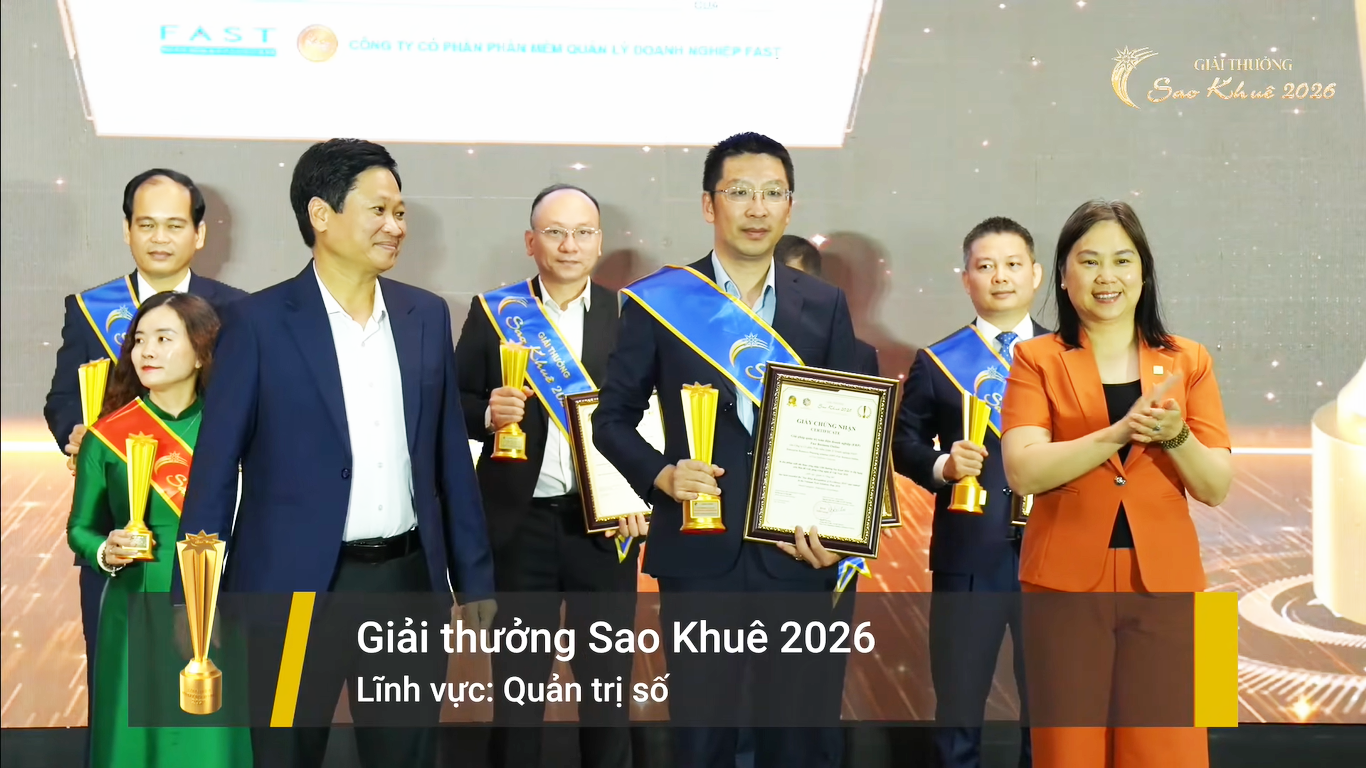 Đại diện FAST nhận giải thưởng 