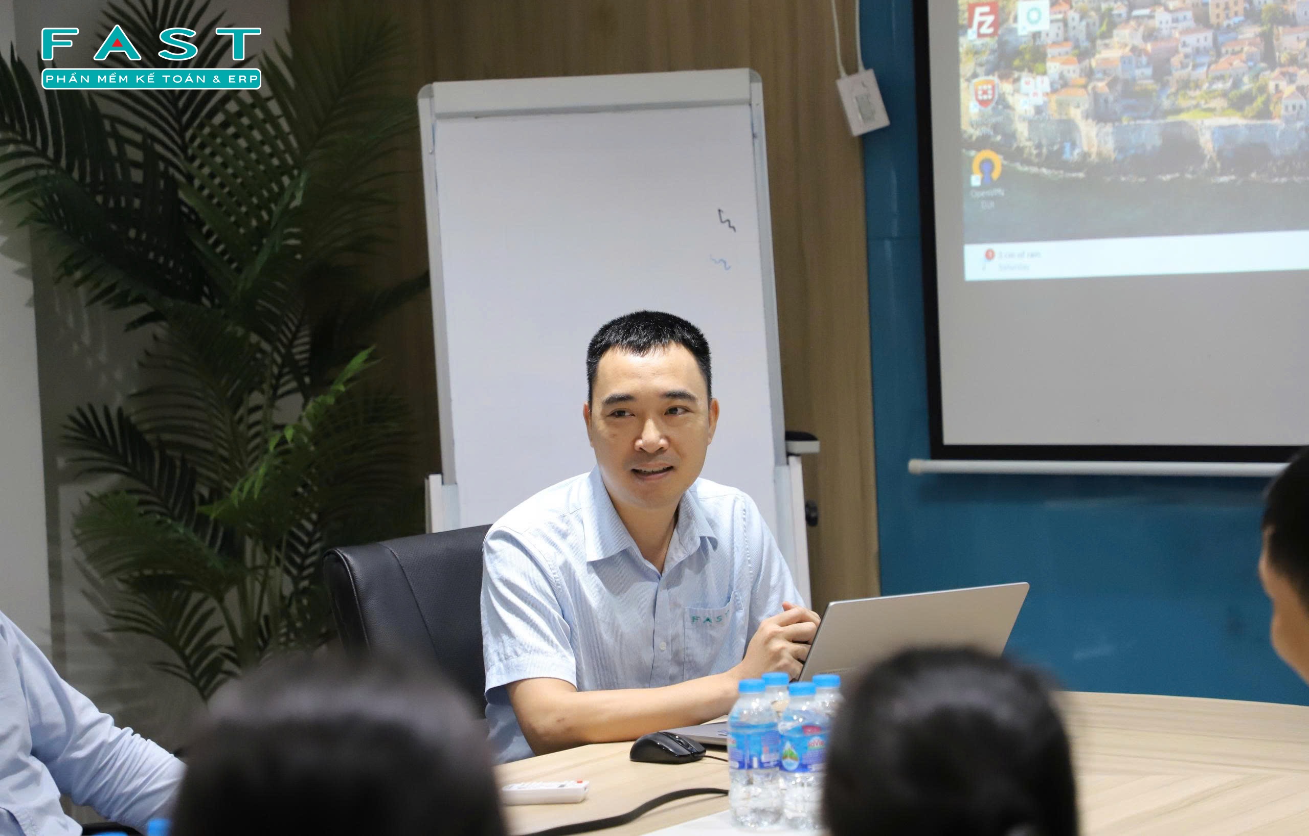 FAST và NEU tổ chức chương trình tham quan doanh nghiệp cho sinh viên 