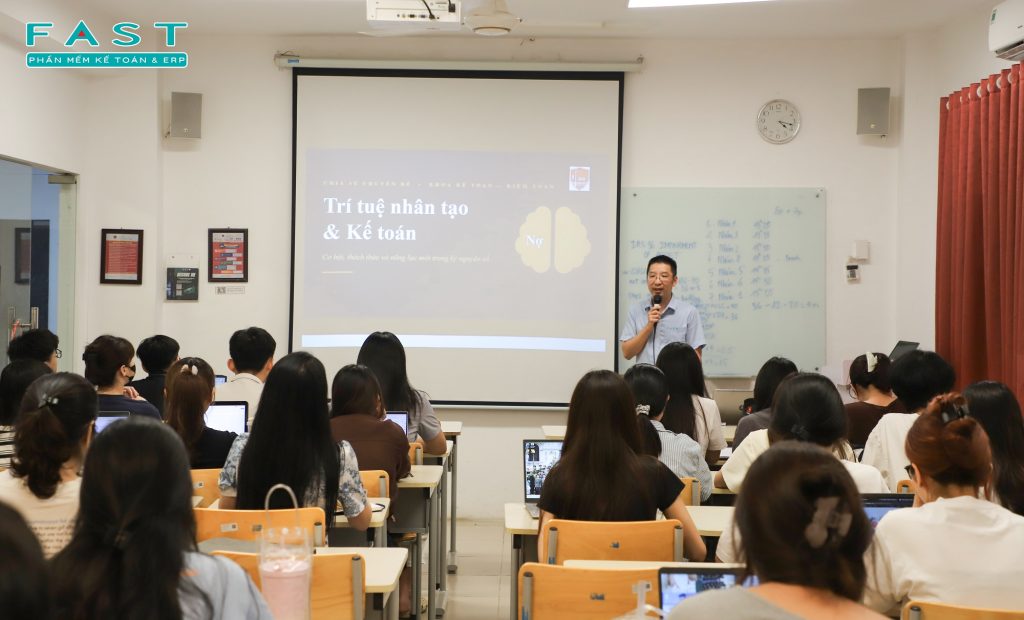 FAST tham dự Guest Speaker về trí tuệ nhân tạo và kế toán tại UEB