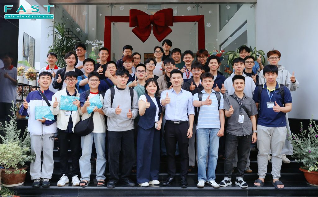 Sinh viên trường Khoa học Tự nhiên - ĐHQG TP.HCM tham quan văn phòng FAST