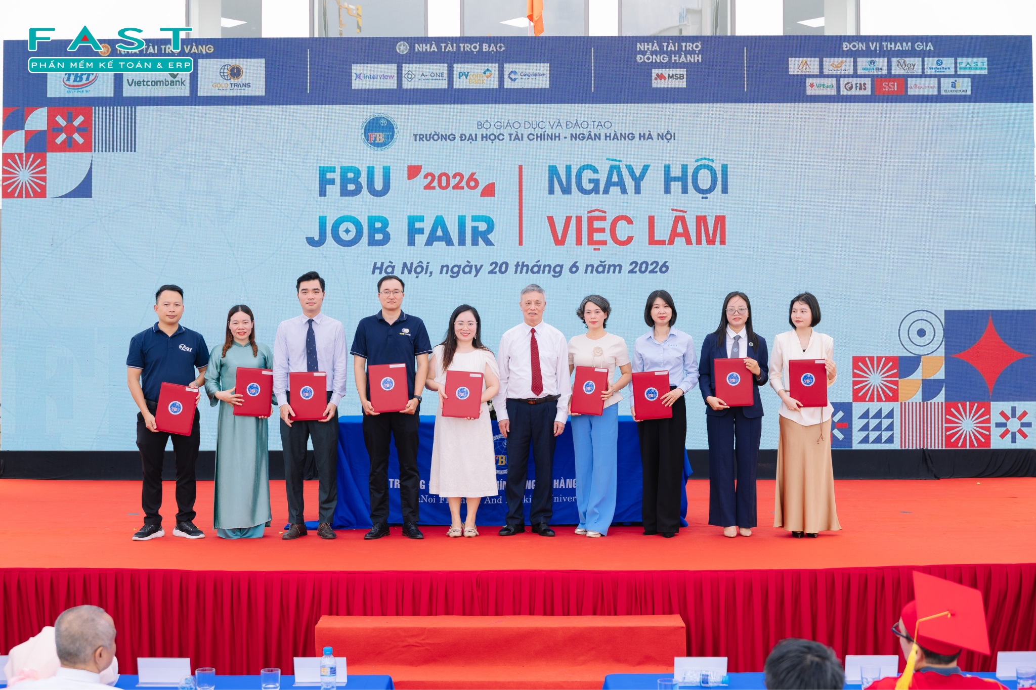 FAST ký kết hợp tác với trường Đại học Tài chính – Ngân hàng Hà Nội 